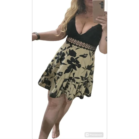 Black & Tan Floral Flowy Dress Plunge Cut Out Flower Preppy Fit & Flare Low Cut - Picture 8 of 10